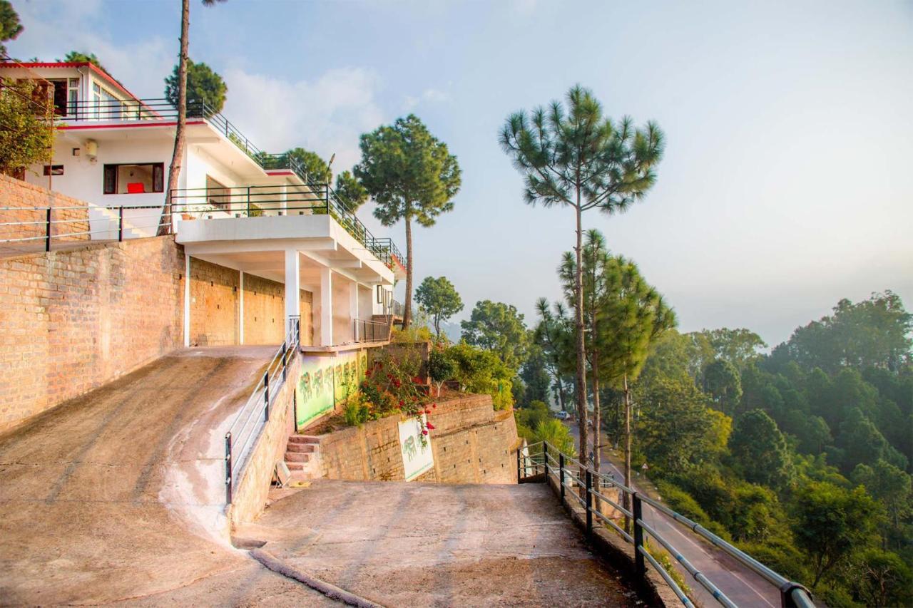 Villa Woodside Meadows By Veo - Part Of Stayvista Kasauli Exteriör bild