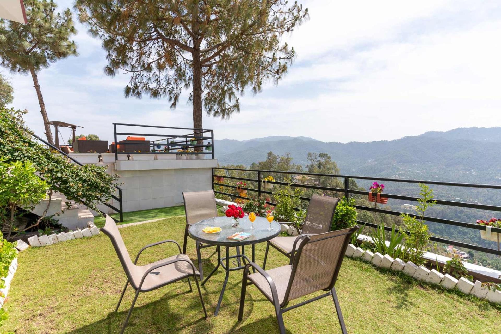 Villa Woodside Meadows By Veo - Part Of Stayvista Kasauli Exteriör bild