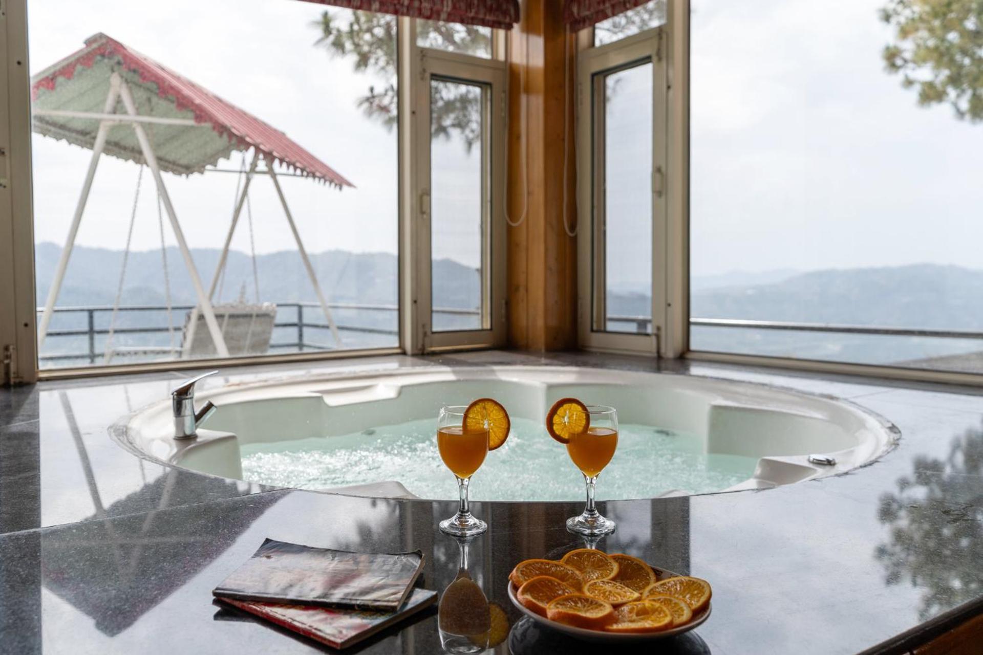 Villa Woodside Meadows By Veo - Part Of Stayvista Kasauli Exteriör bild