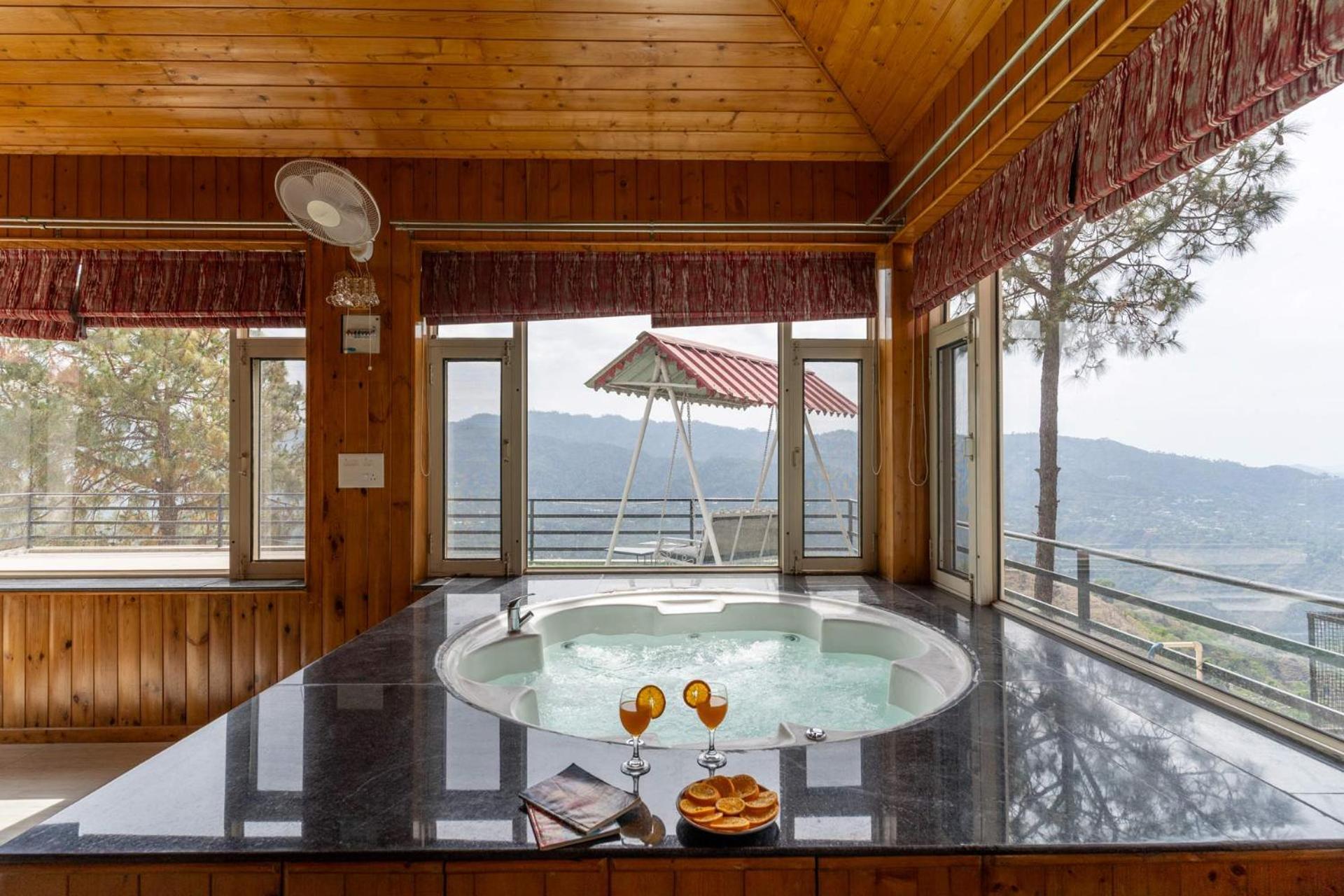 Villa Woodside Meadows By Veo - Part Of Stayvista Kasauli Exteriör bild